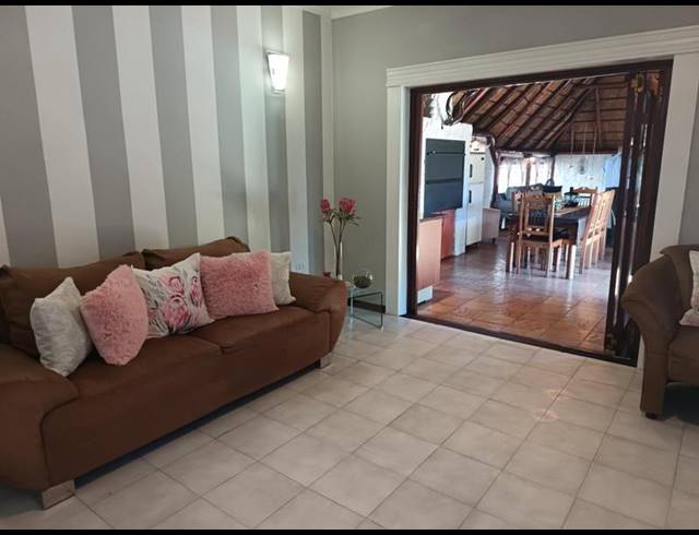 3 BEDROOM HOUSE FOR SALE IN SYMHURST